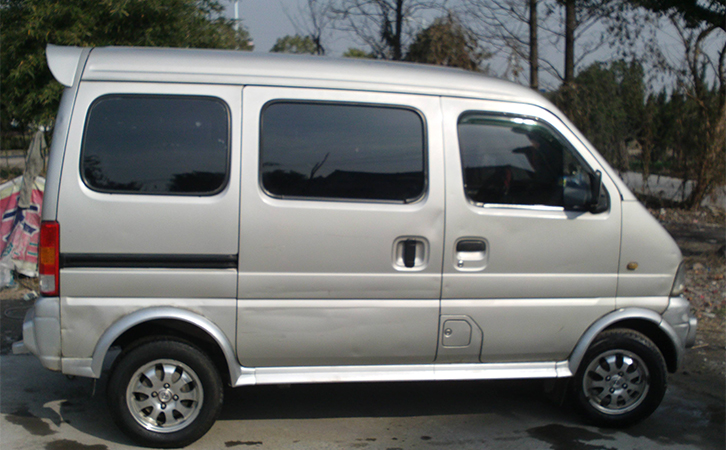 亮窗行動違規面包車